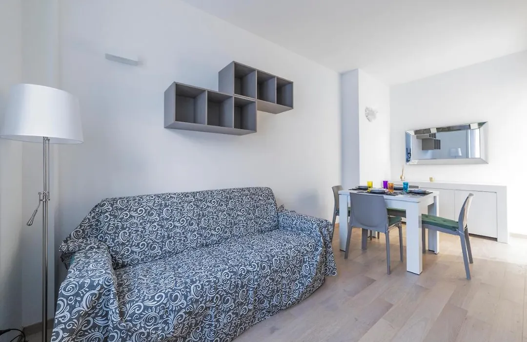Guesthost - Milano Cosy Apt With Balcony!-1