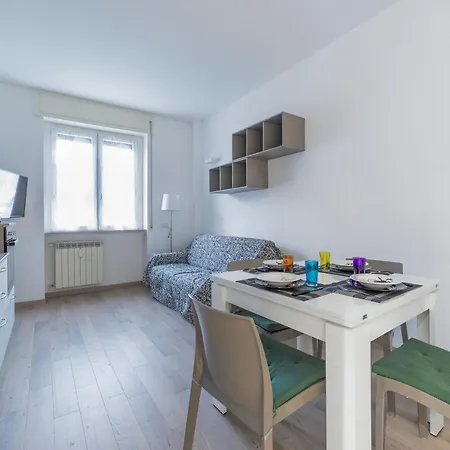 Guesthost - Milano Cosy Apt With Balcony!-2